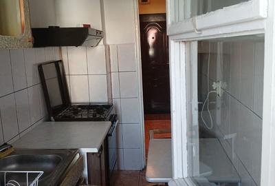 Garsonieră decomandată în Central