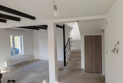 Casă cu 4 camere în Central - 1