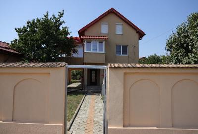 Casă individuală cu 5 camere cu Canalizare în Olteni