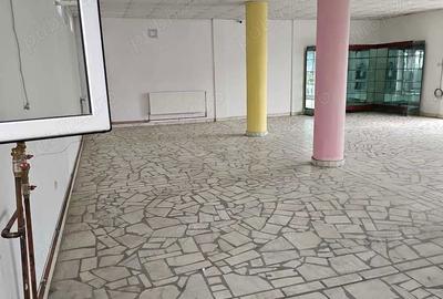 Spațiu comercial, de 150 mp, în Central - 4