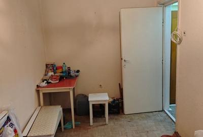 Apartament cu 3 camere semidecomandat în Central - 1