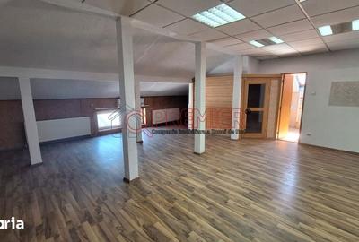Casă cu 6 camere cu Teren 30 Mp în Apărătorii Patriei - 2