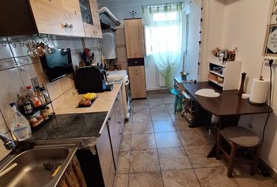 Apartament cu 2 camere decomandat în Micro 18