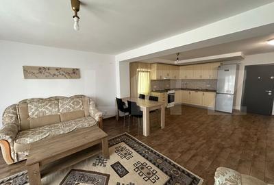 Apartament cu 3 camere semidecomandat, mobilat în Central