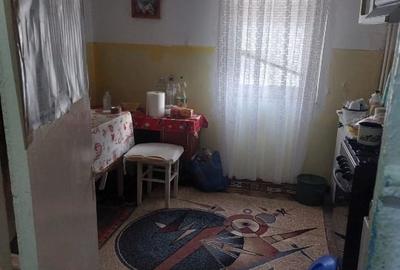 Apartament cu 4 camere decomandat, mobilat în Central