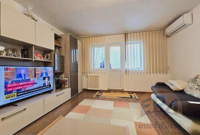 Apartament cu 4 camere decomandat, mobilat în Decebal