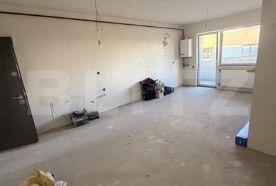 Apartament cu 3 camere semidecomandat în Florești
