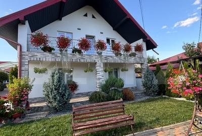 Casă individuală cu 5 camere cu Canalizare în Nord-Est