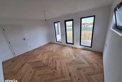 Casă cu 4 camere cu Teren 600 Mp în Central
