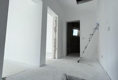 Casă cu 3 camere în Valea Adâncă