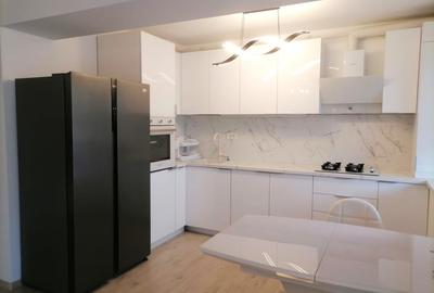 Apartament cu 2 camere semidecomandat, mobilat în Casa de Cultură