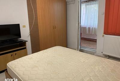 Apartament cu 3 camere decomandat în Rahova