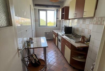 Apartament cu 2 camere decomandat în Calea București