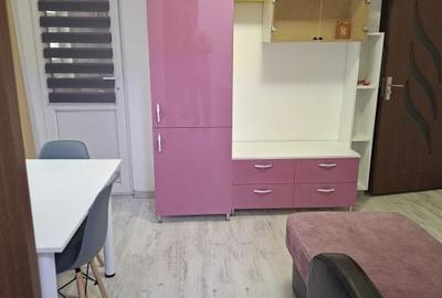 Apartament cu 3 camere semidecomandat în Valea Rosie