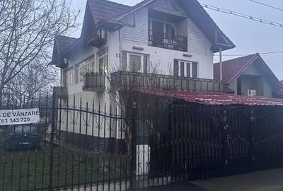 Casă cu 4 camere cu Teren 600 Mp în Central - 1