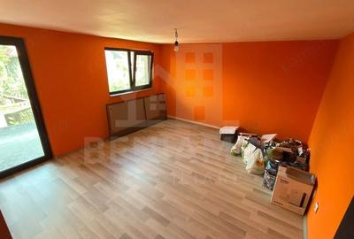Casă cu Teren 300 Mp în Central
