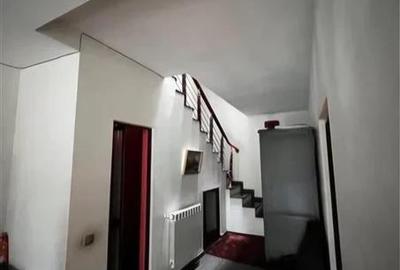 Casă individuală cu 4 camere cu Canalizare în Floreasca