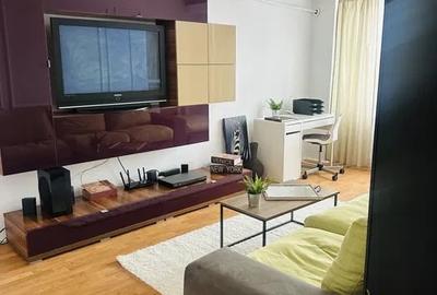 Apartament cu 3 camere decomandat, mobilat în Apărătorii Patriei