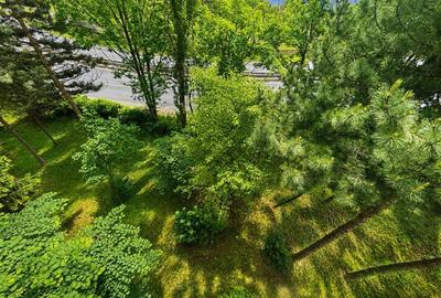 Apartament cu 2 camere semidecomandat, mobilat în Tractorul - 2