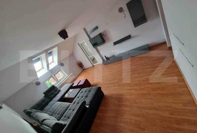 Apartament cu 3 camere decomandat, mobilat în Calea Moldovei
