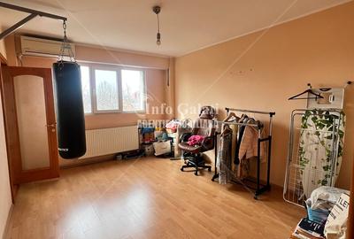Apartament cu 3 camere în Central - 2