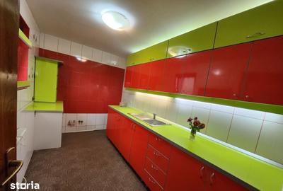 Casă cu 5 camere cu Teren 300 Mp în Bujoreni - 2