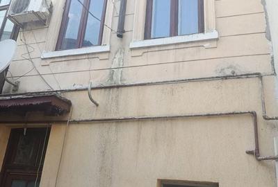 Casă cu 8 camere cu Teren 220 Mp în Grivița - 1