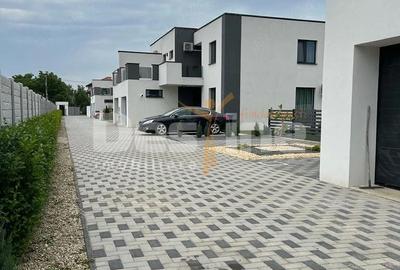 Casă cu 5 camere cu Canalizare în Central
