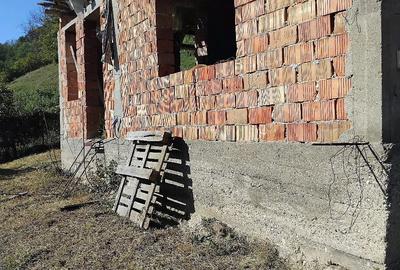 Teren de 1308 mp, în Golești - 3
