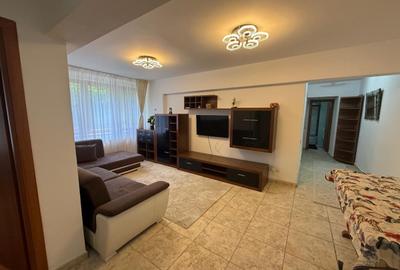 Apartament cu 3 camere semidecomandat în Unirii