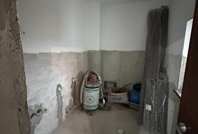 Casă cu 4 camere cu Teren 1090 Mp în Central - 2