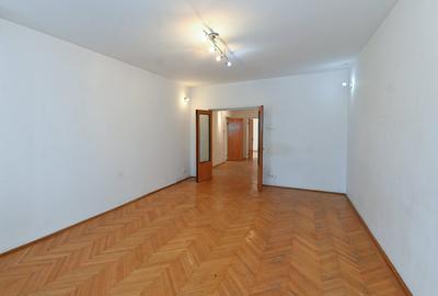 Apartament cu 4 camere decomandat în P-ța Sfinții Voievozi - 4