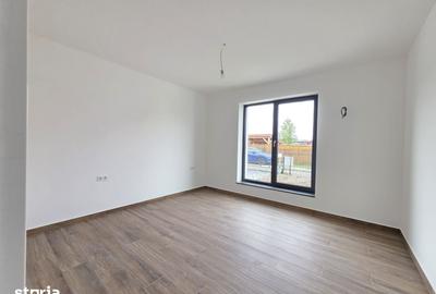 Casă cu 4 camere cu Teren 650 Mp în Cristian