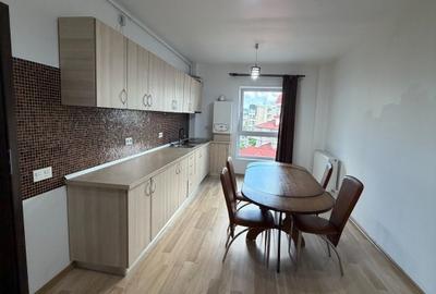Apartament cu 3 camere decomandat, mobilat în Central