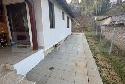 Casă cu 3 camere cu Teren 400 Mp în Central - 2