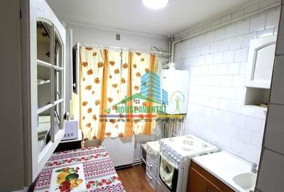 Apartament cu 3 camere semidecomandat în Gară