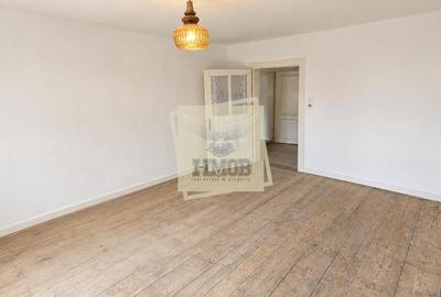 Casă cu 5 camere cu Teren 482 Mp în Central