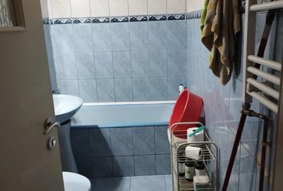 Apartament cu 3 camere semidecomandat în Rogerius
