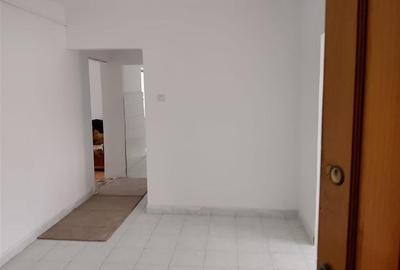 Apartament cu 3 camere semidecomandat în Dacia