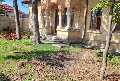 Casă individuală cu 6 camere cu Teren 3300 Mp în Central - 1