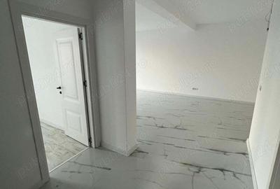 Apartament cu 3 camere decomandat în Dumbrăvița - 1