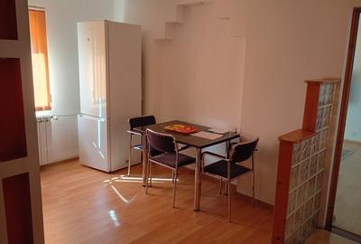 Apartament cu 3 camere decomandat în Traian