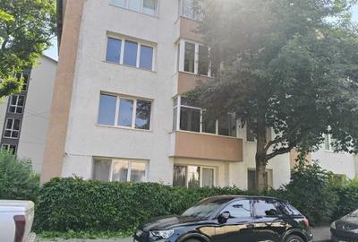 Apartament cu 3 camere semidecomandat în Central - 3