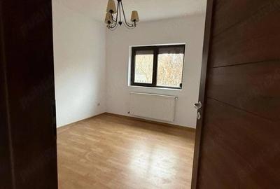 Casă cu Teren 250 Mp în Central