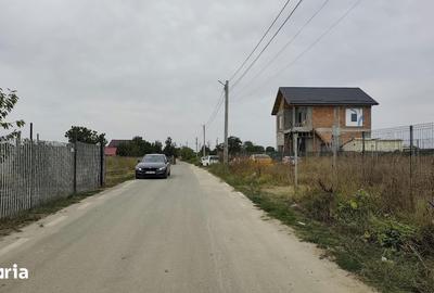 Teren de 333 mp, în Vărăști