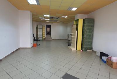 Spațiu comercial, de 116 mp, în Central - 4