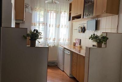 Apartament cu 3 camere semidecomandat în Central