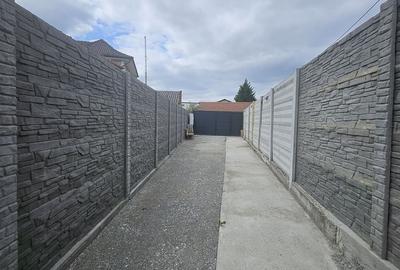 Casă cu 4 camere decomandat în Cantemir