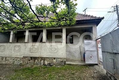 Casă cu 2 camere cu Teren 372 Mp în Rășinari - 1