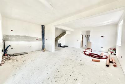 Duplex cu 5 camere cu Canalizare în Urseni